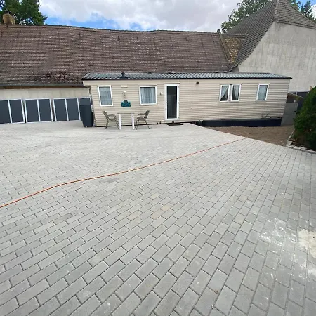 Blitz Blank Neue Messe Apartman *