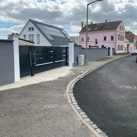 Blitz Blank Neue Messe Apartman